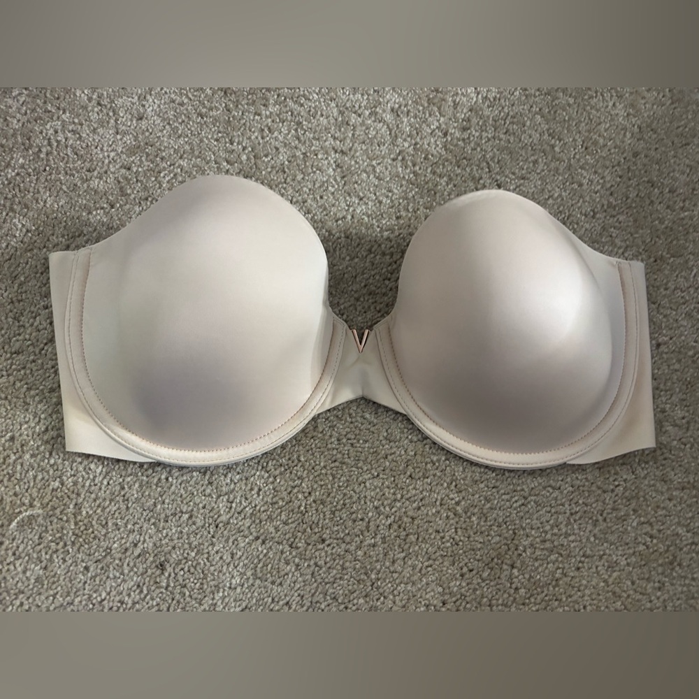 Nude Victoria Secret Illusions Smooth Uplift Strapless Bra
